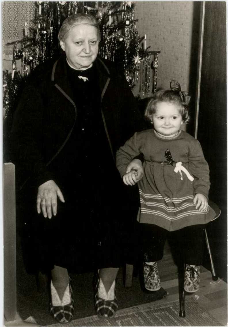 Oma Fischer und ich 1963